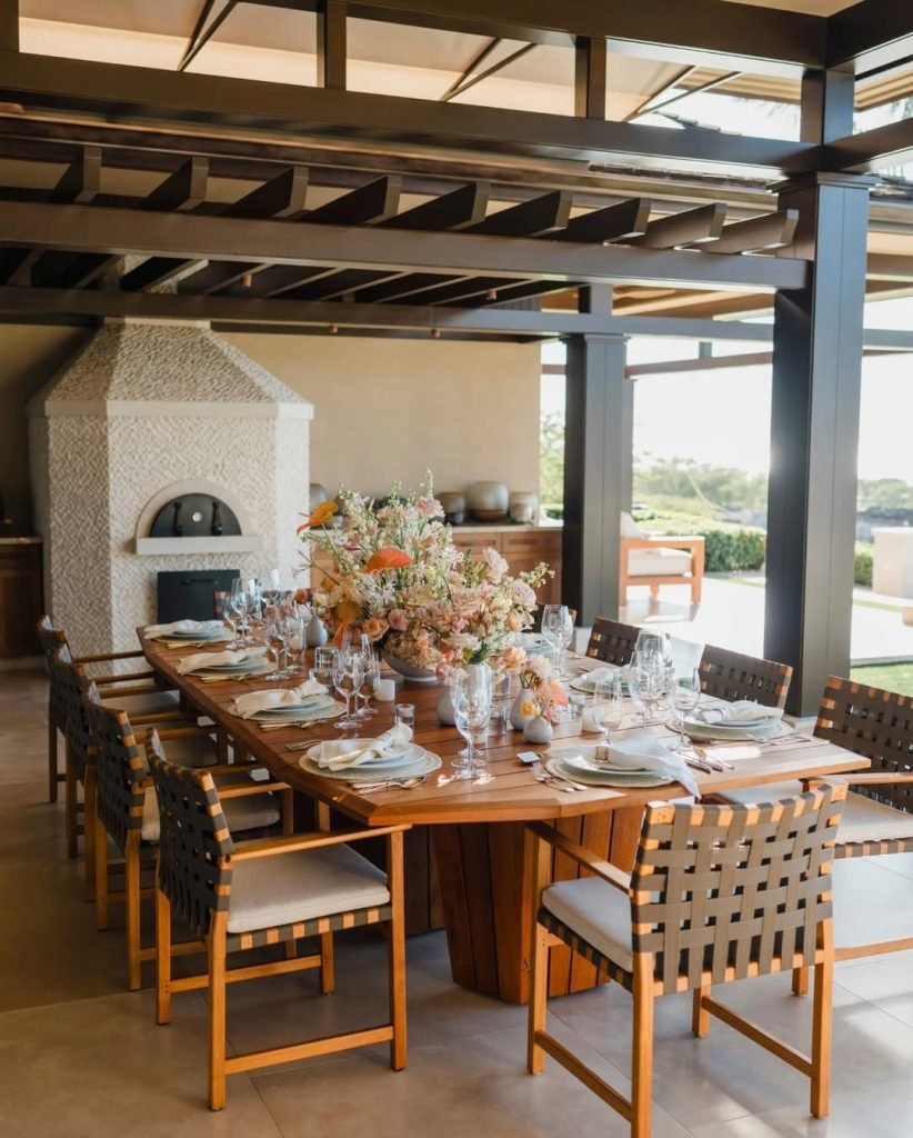 Chic Outdoor Dining Area