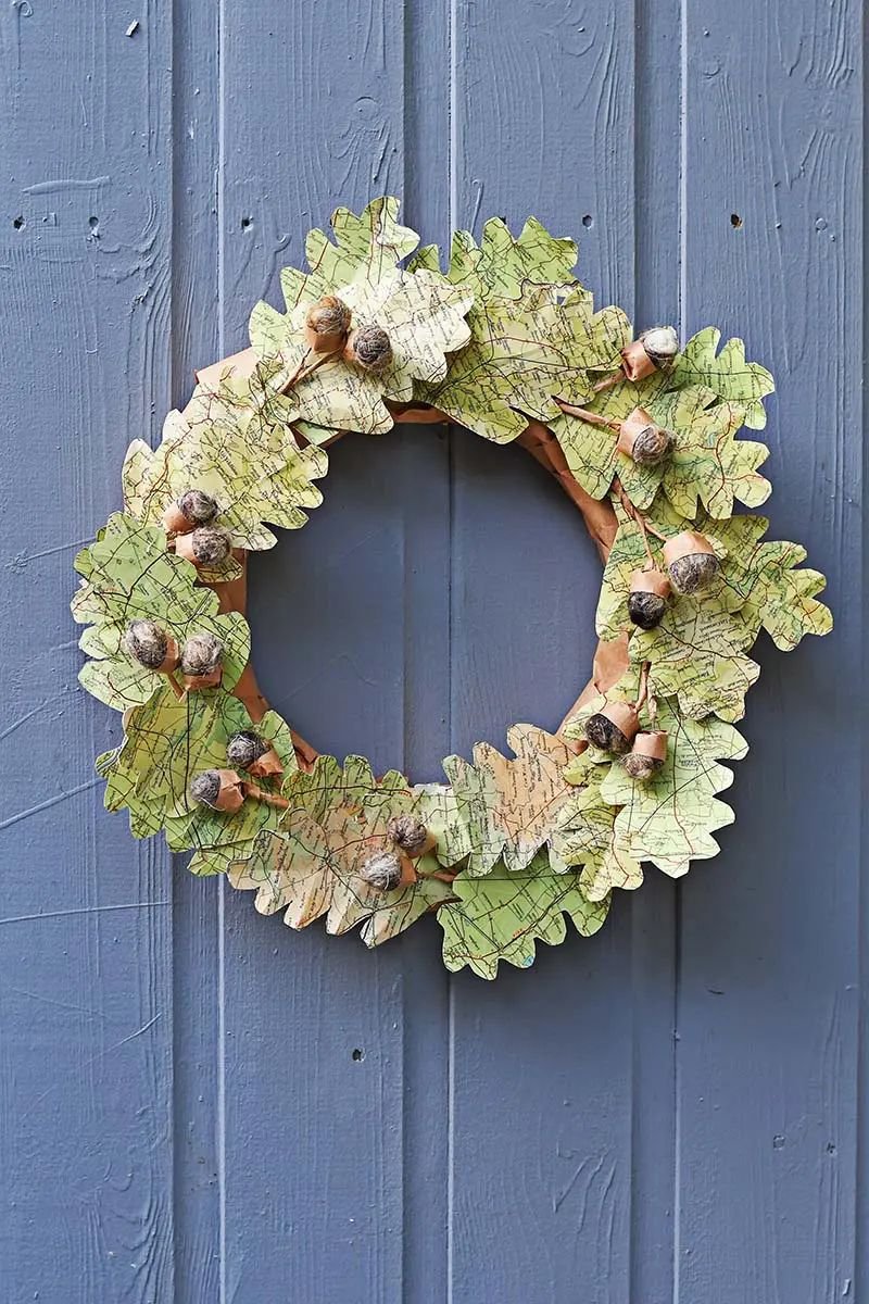 Map Leaf Wreath Decor