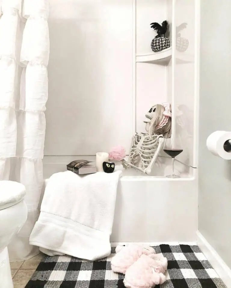 Bathing Skeleton Decor