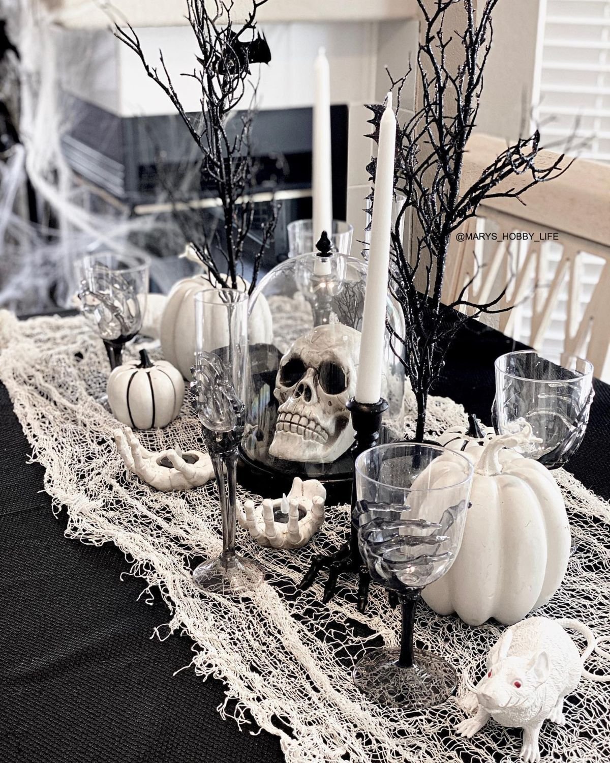 Black and White Decor