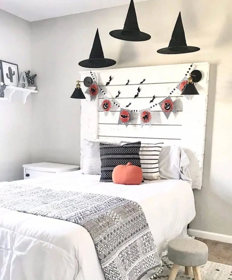 Child's Halloween Bedroom Decor