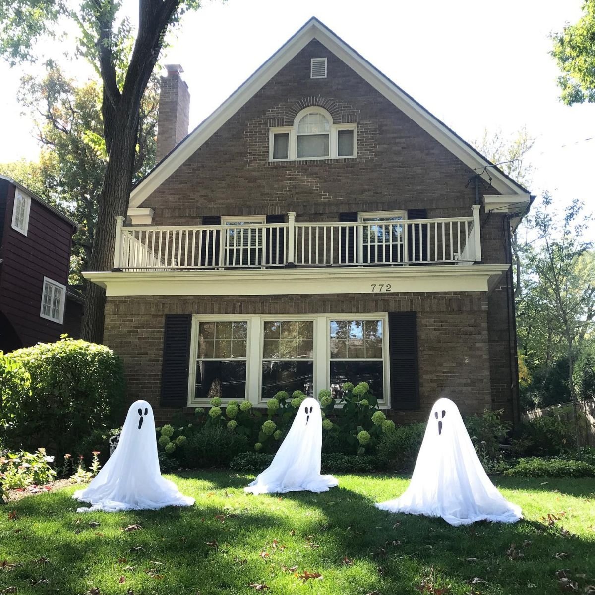 DIY Balloon Ghosts