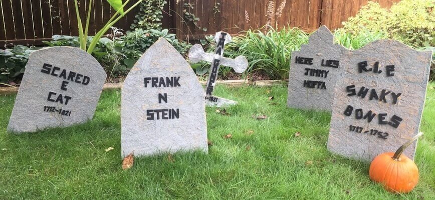DIY Halloween Tombstones