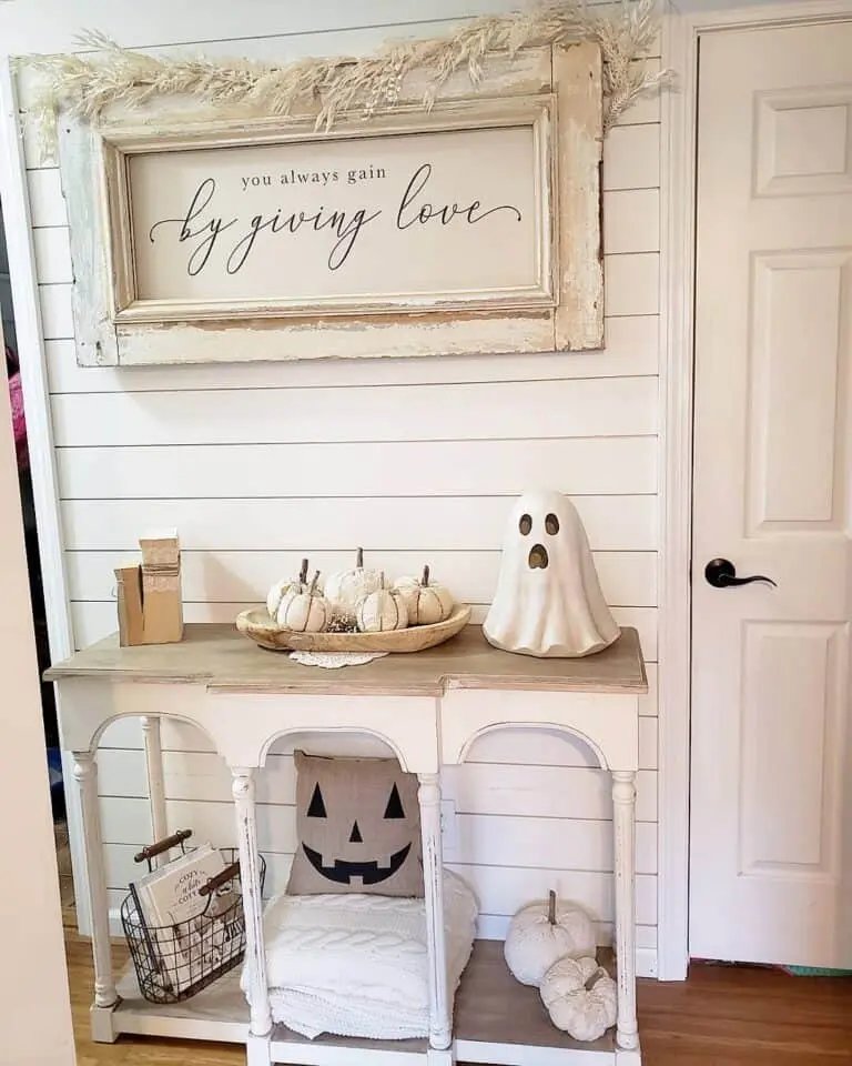 Farmhouse Halloween Decor