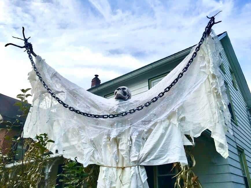 Giant Skull Decoration