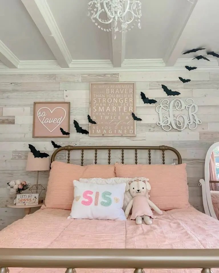 Halloween Decor in Girl's Bedroom