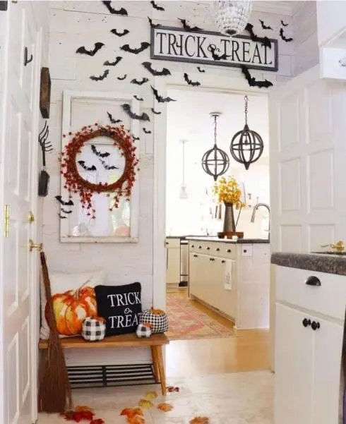 Bats as Decorative Guide