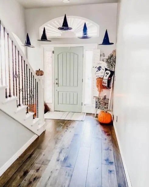 Small Entryway Witch Décor